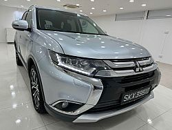 Mitsubishi Outlander 2.4 CVT Sunroof Facelift 2015 Silver Rear Entertainment